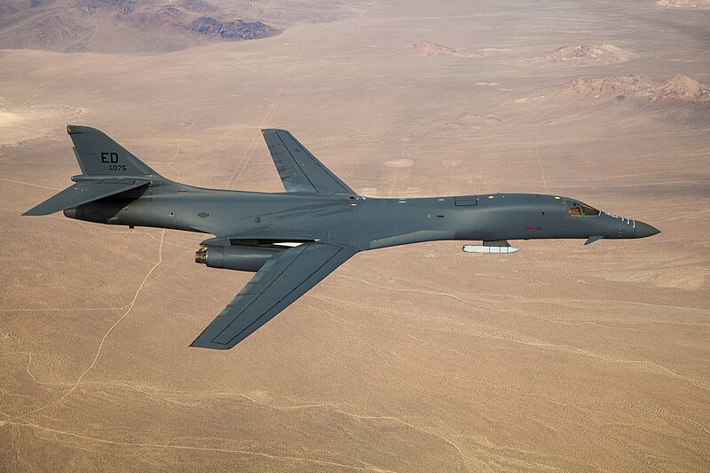 Dosya:Global Power Bomber CTF conducts B-1B external captive carry demonstration (201120-F-JG201-9095).jpg