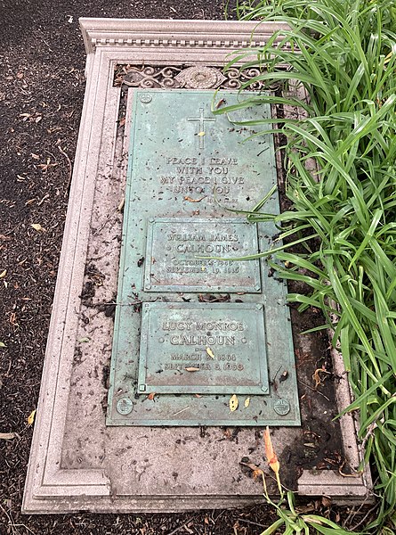 File:Graves of William James Calhoun (1848–1916) and Lucy Monroe Calhoun (1864–1950) at Graceland Cemetery, Chicago.jpg