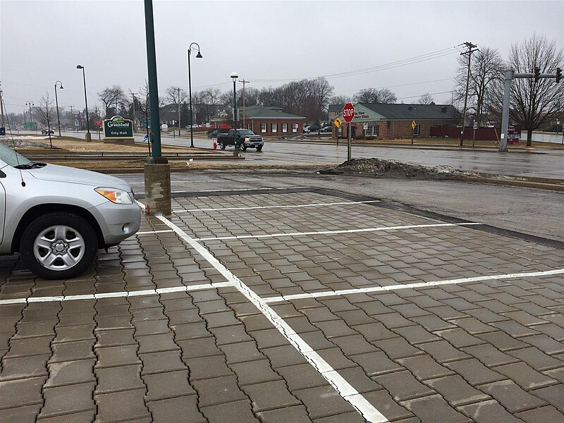 File:Greenfield WI permeable pavers.jpg