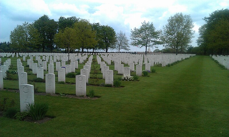 File:Groesbeek Canadian War Cemetery 09.jpg