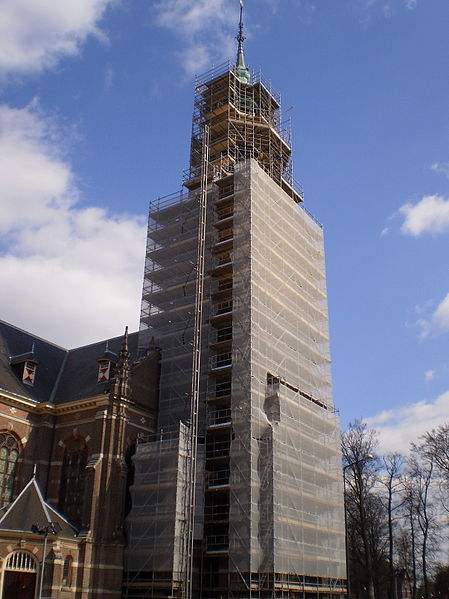 File:Grote Kerk Apeldoorn in de steigers.jpg