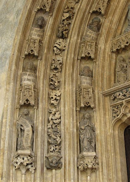 File:Heilig-Geist-Gasse 394 Heilig-Geist-Kirche Portal Landshut-5.jpg