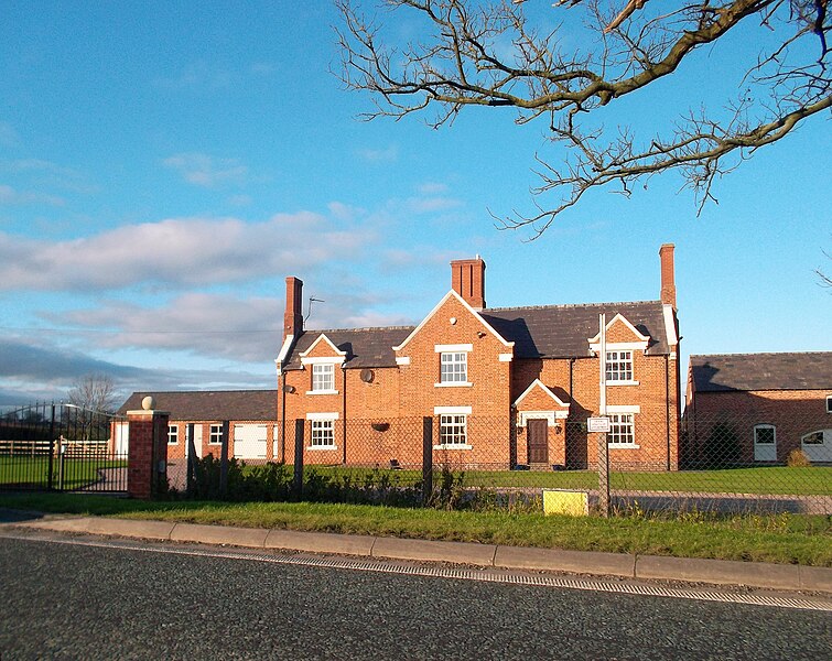 File:Henhullbridge Farm - geograph.org.uk - 2749343.jpg