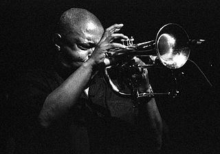 Fortune Salaire Mensuel de Hugh Masekela Combien gagne t il d argent ? 2 216,00 euros mensuels