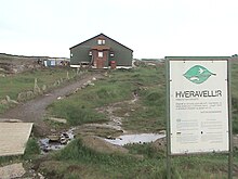 File:Hveravellir_hut.JPG