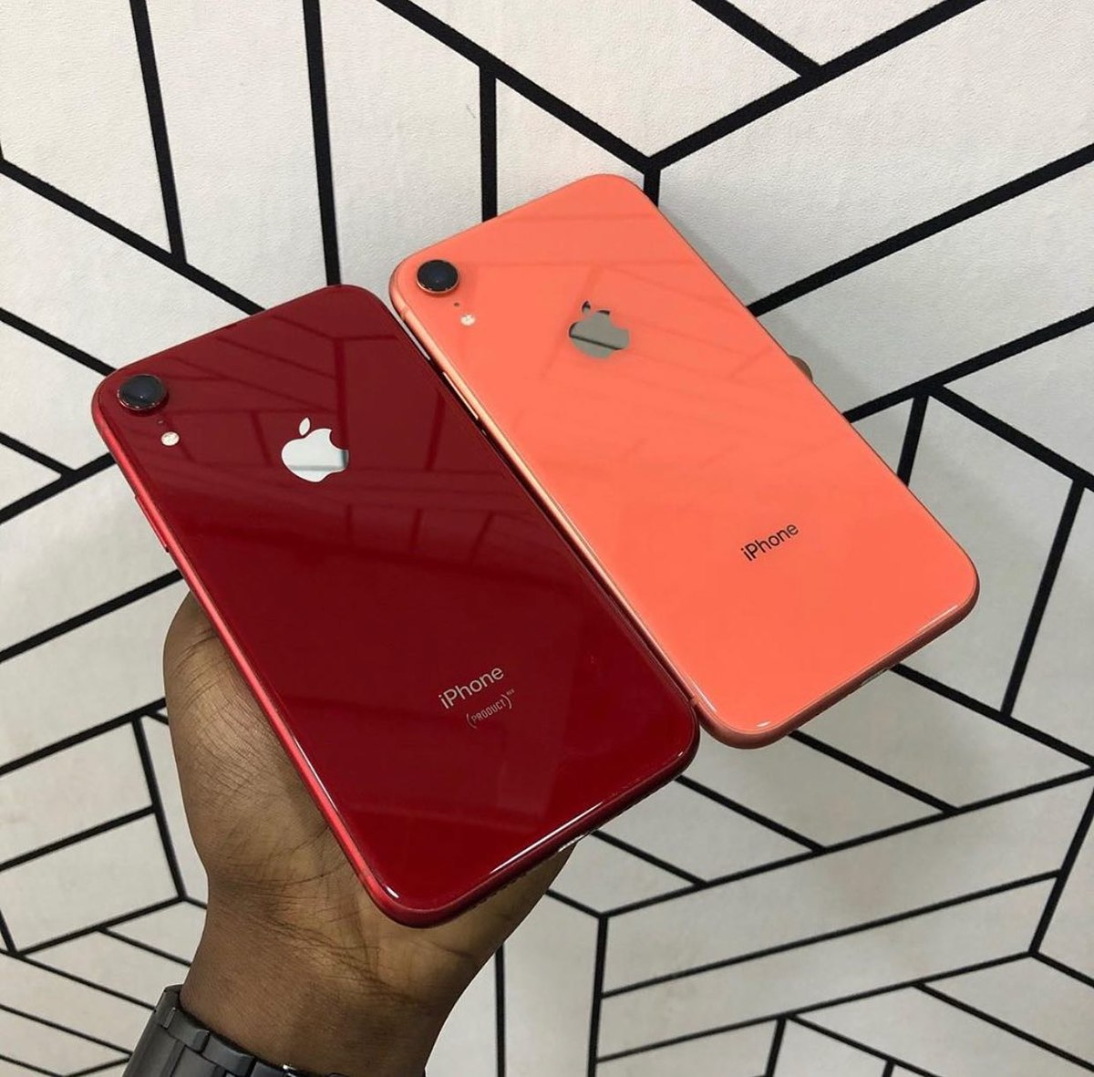 File:IPhone Xr (Red - Orange).jpg - Wikimedia Commons