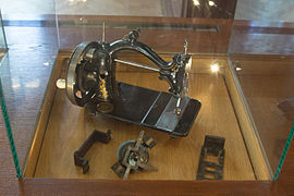 Institut Lumière - Máquina de coser de película.jpg