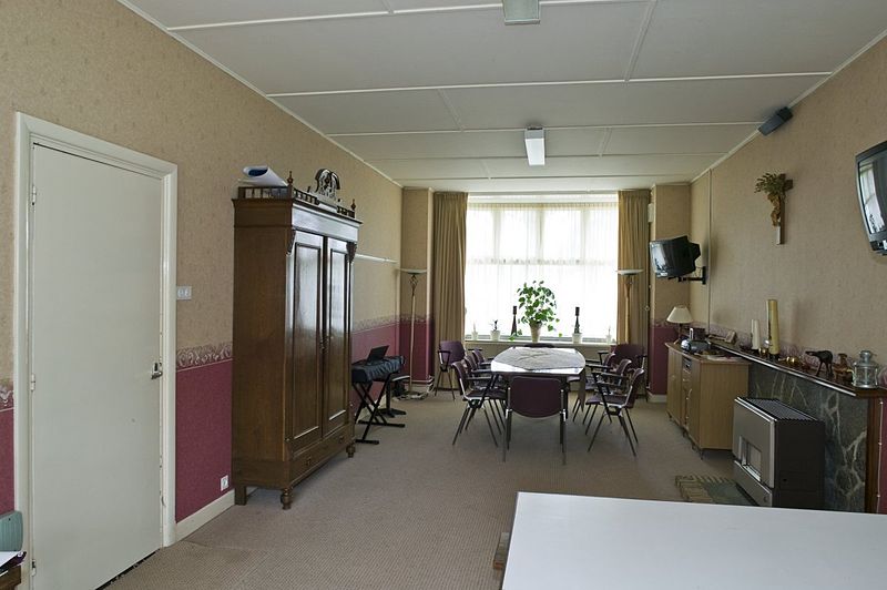 File:Interieur, overzicht van kamer in de pastorie - Zuidhorn - 20414416 - RCE.jpg