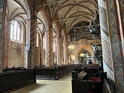 Interieur Marienkirche Bergen.jpg