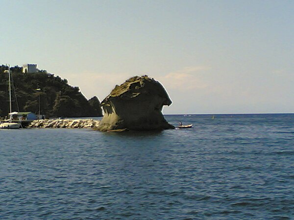 Local view of Il Fungo (The Mushroom)