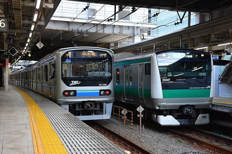 File:JRE E233 Tokyo Rinkai 70000 series at Osaki Station (30657051245).jpg