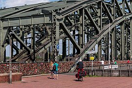 Köln, Hohenzollernbrücke -- 2014 -- 1890.jpg