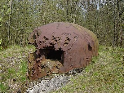 Campana GFM del bloc 2 de l'ouvrage del Kerfent, on les troneres i el blindatge ha sigut destruït