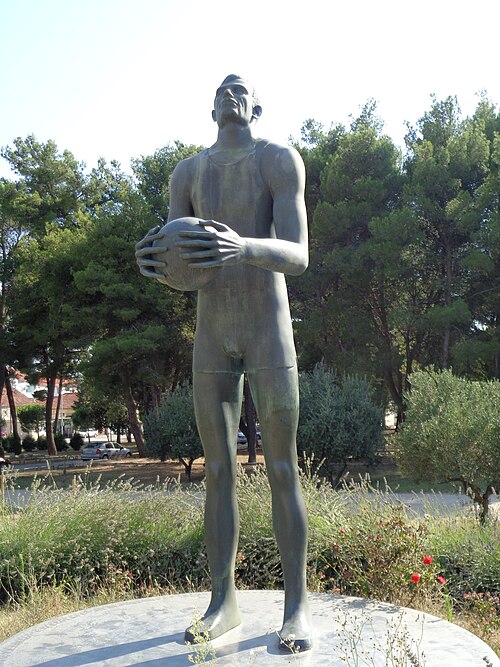 Ćosić statue at Višnjik Sports Centre in Zadar