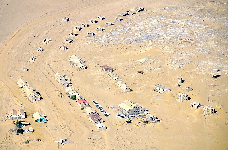 File:Kolmanskop near Lüderitz, Namibia (2017).jpg