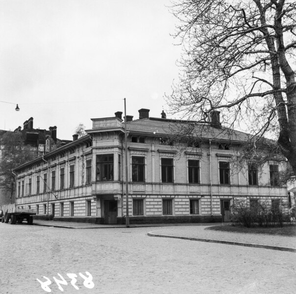 File:Konsuli Borgin perikunnan talo Oulussa, Kirkkokatu 4 1957 (JOKAKAL3B-10868).tif