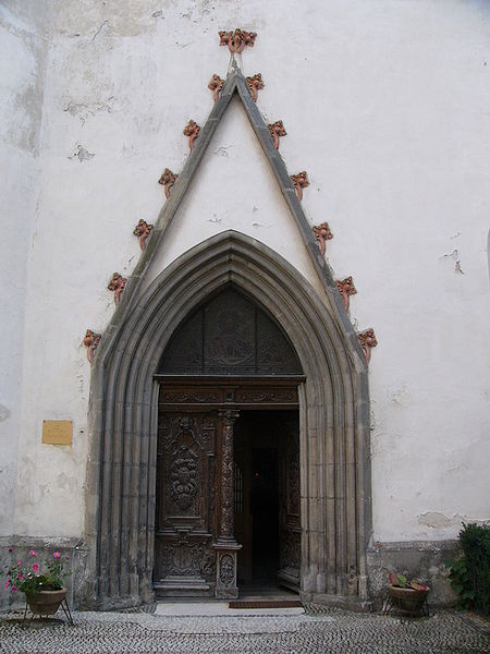File:Kostel svate Kateriny v Olomouci - portal.jpg