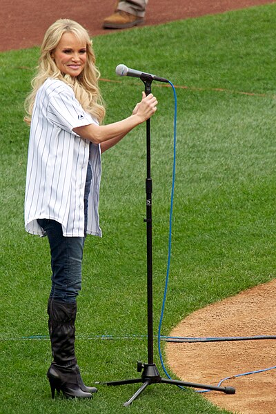File:Kristin Chenoweth singing National Anthem at Yankee Stadium.jpg