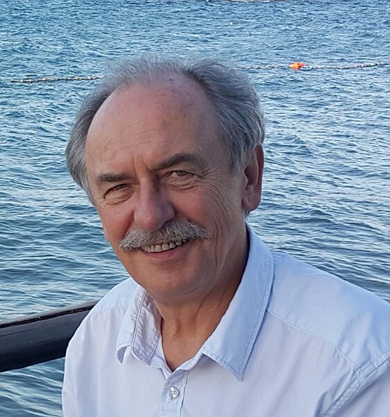 File:Krzysztof Jemielniak (2015).jpg