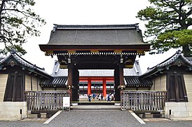 Kyoto-gosho Kenreimon (open).JPG