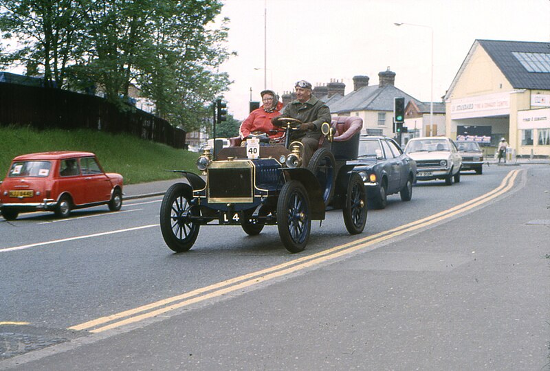 File:L 4, Veteran car run, Micklefield, High Wycombe, 1980.jpg