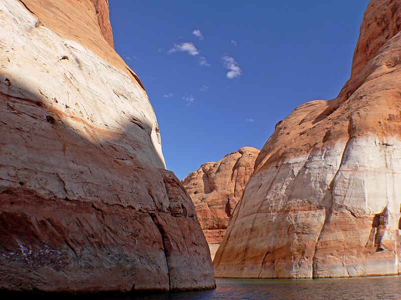 File:Lake Powell Low water. (9414342576).jpg