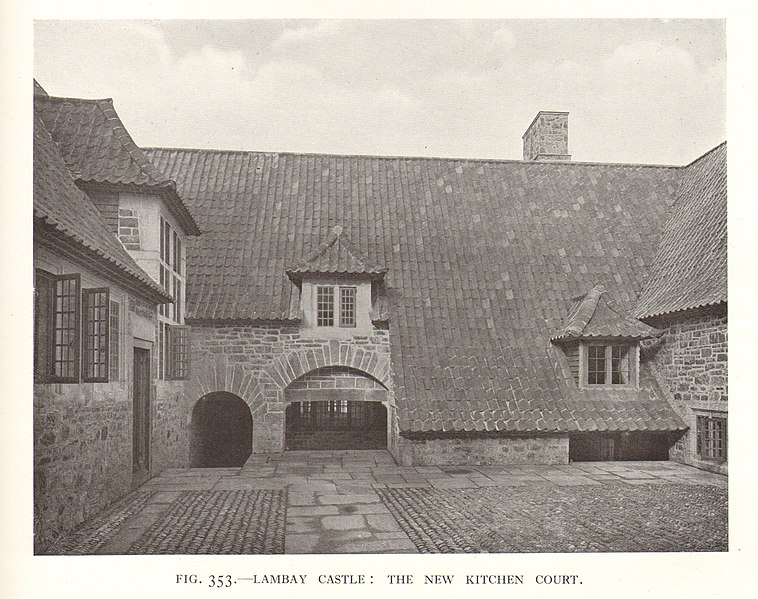 File:Lambay the new Kitchen Court Lutyens Houses and Gardens 1913 Page250.jpg