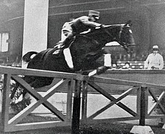 Le leutnant suisse Alphonse Gemuseus, sur 'Galantin' en juin 1927.jpg