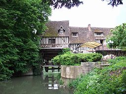 Le moulin d'Andé et sa roue.JPG