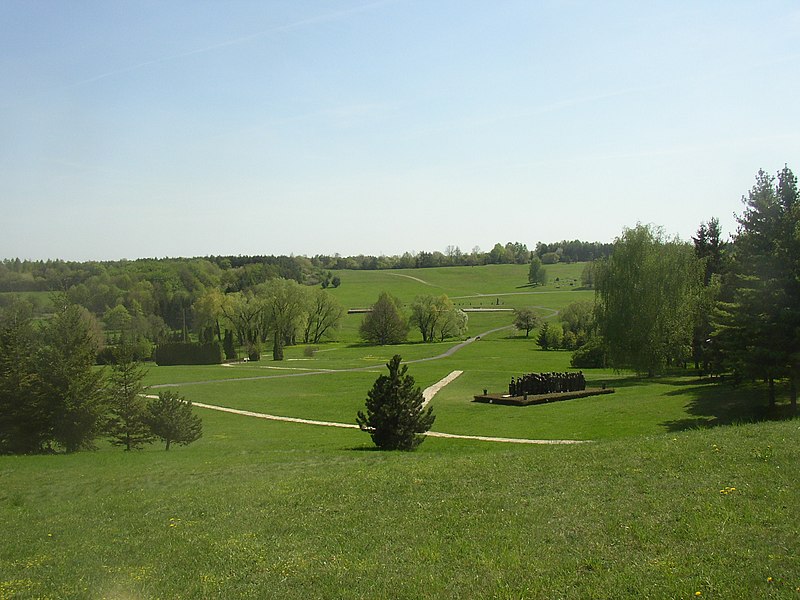 File:Lidice CZ overall view from north.JPG