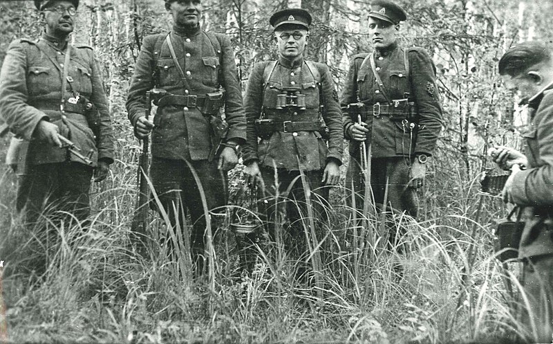 File:Lithuanian partisans photographed in forest, 1950 (cropped).jpg