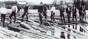 https://upload.wikimedia.org/wikipedia/commons/thumb/5/55/Loggers_klaralven.jpg/350px-Loggers_klaralven.jpg