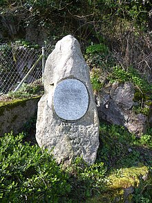 Louis Achilles Saugy (1863–1931) Maler und Zeichner. Gedenkstein am Ufer des Rheins bei der «Badstube» in Laufenburg, Kanton Aargau, Schweiz