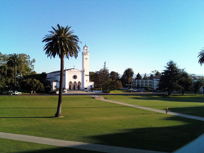 File:Loyola Marymount SunkenGardens SacredHeartChapel.jpg