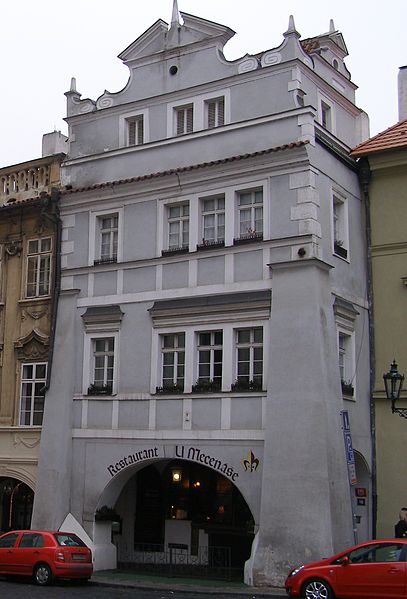 File:Měšťanský dům U zlatého lva (Malá Strana), Praha 1, Malostranské nám. 10, Malá Strana.jpg