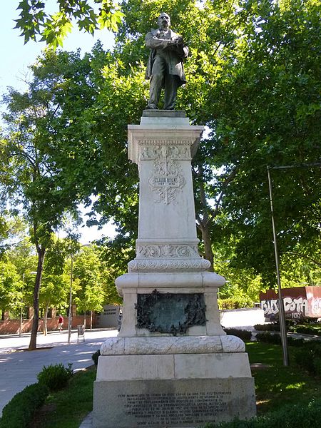 File:Madrid - Monumento a Claudio Moyano 2.JPG