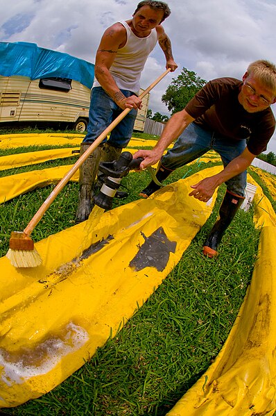 File:Many used their own boats to help with the BP oil release. (4606540815).jpg