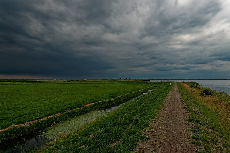 File:Marken - Gouwzeedijk - View SSE.jpg