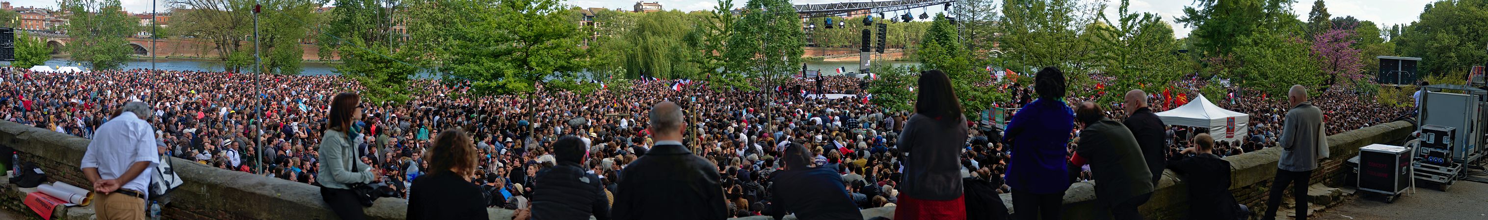 Français : Meeting politique de Jean-Luc Mélenchon à la prairie des Filtres de Toulouse, le 16 avril 2017. English: Political meeting of Jean-Luc Mélenchon in Toulouse, on 16 April 2017.