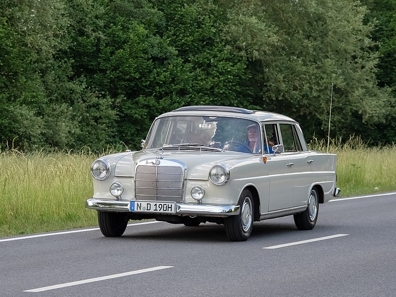 File:Mercedes Benz 190 5312771.jpg