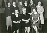 Milica Prodanović (sedi u sredini) sa koleginicama u Univerzitetskoj biblioteci u Beogradu 11. februara 1961.