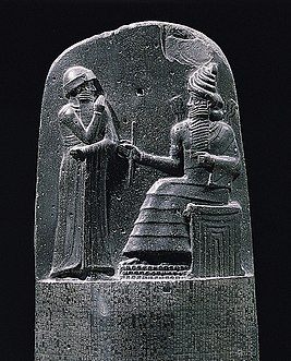 Milkau Oberer Teil der Stele mit dem Text von Hammurapis Gesetzescode 369-2.jpg