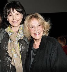 Moreau con Juliette Binoche en el teatro Elysee Biarritz en París en octubre de 2009.