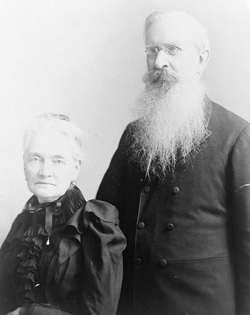 Hubbard and his wife, Gertrude, in the 1890s