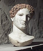 Tête de femme romaine en marbre
