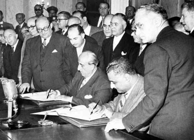 Nasser signing unity pact with Syrian president Shukri al-Quwatli, forming the United Arab Republic, February 1, 1958