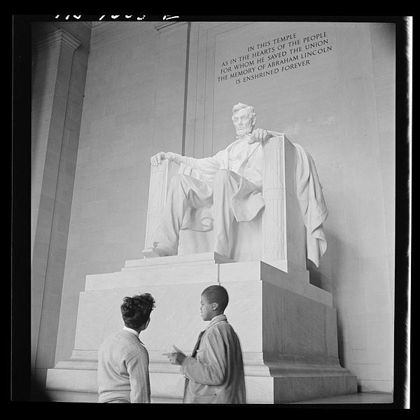 File:Negro boys admiring the Lincoln Memorial8d20423v.jpg