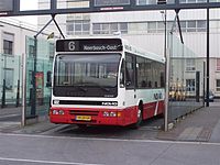 ​ ​ Witte basis met rode schotplaten. Het vervoerbedrijf Novio bestaat sinds 2012 niet meer, maar de laatste bussen met deze huisstijl verdwenen al in 2009 uit het straatbeeld. Van 2009 tot 2012 reed Novio het merk Breng.