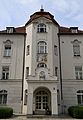 Nußbaumstraße 20; Chirurgische Klinik, der Altbau Neurenaissance, 1889–91 von Arnold Zenetti, der Eingangsbau neubarock, 1894 von Theodor Fischer, der Westtrakt 1914/15 und 1920/21 von Theodor Kollmann. This is a picture of the Bavarian Baudenkmal (cultural heritage monument) with the ID D-1-62-000-4814 (Wikidata)