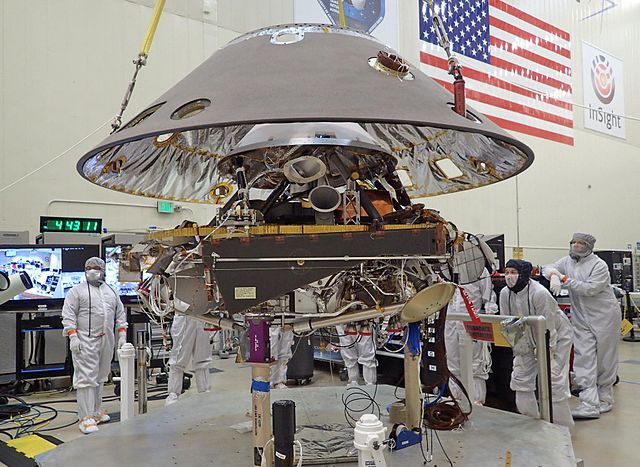 InSight comes together with the backshell and surface lander being joined, 2015.